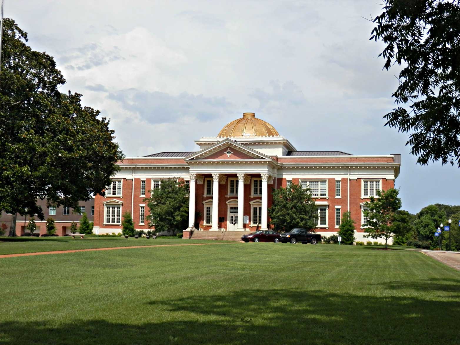 Georgia Southwestern Admin Building | Americus Garden Inn near GSW