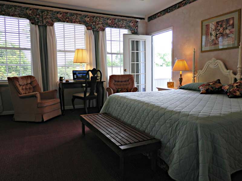 Balcony Suite | Americus Garden Inn Bed & Breakfast, Georgia